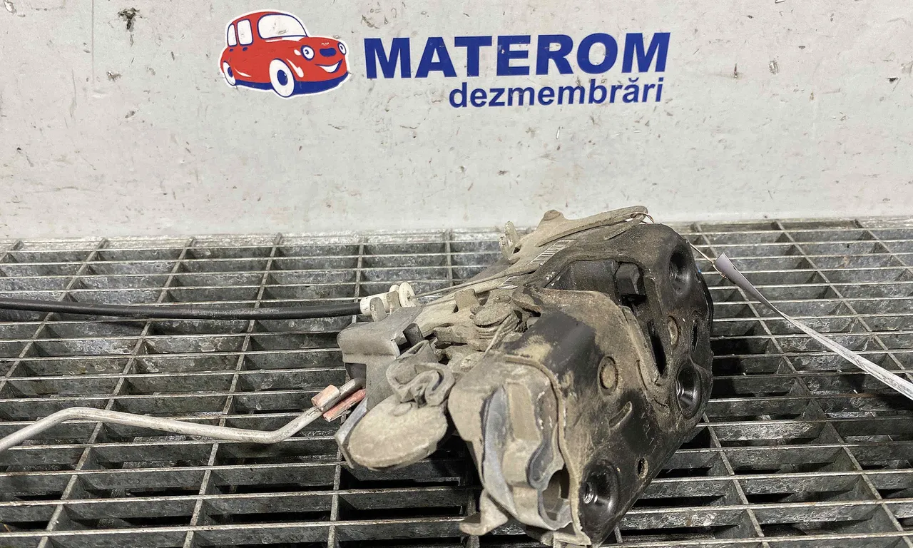 INCUIETOARE USA FATA STANGA MERCEDES VITO bus 2003-2014