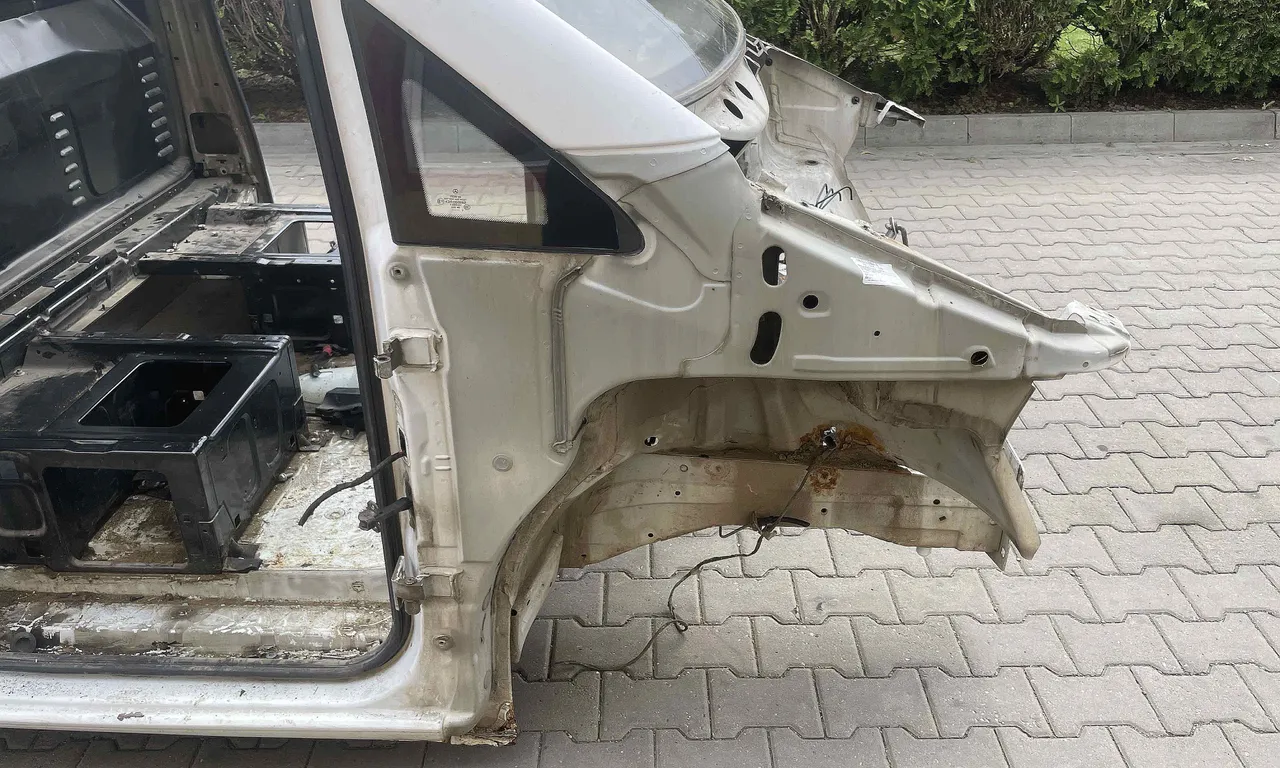 LONJERON DREAPTA MERCEDES VITO bus 2003-2014