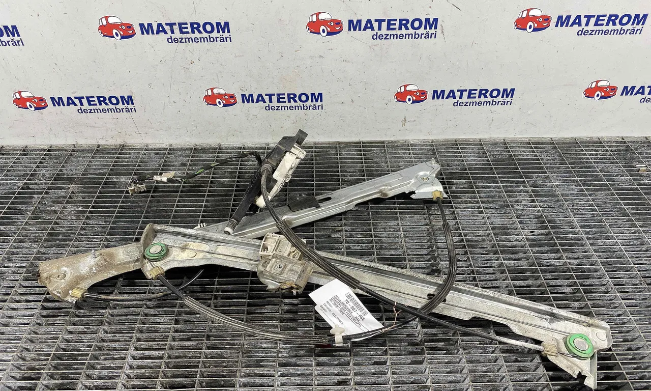MACARA USA FATA DREAPTA MERCEDES VITO bus 2003-2014