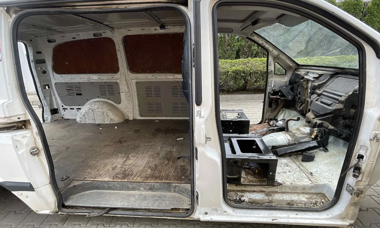 STALP MIJLOC DREAPTA MERCEDES VITO bus 2003-2014