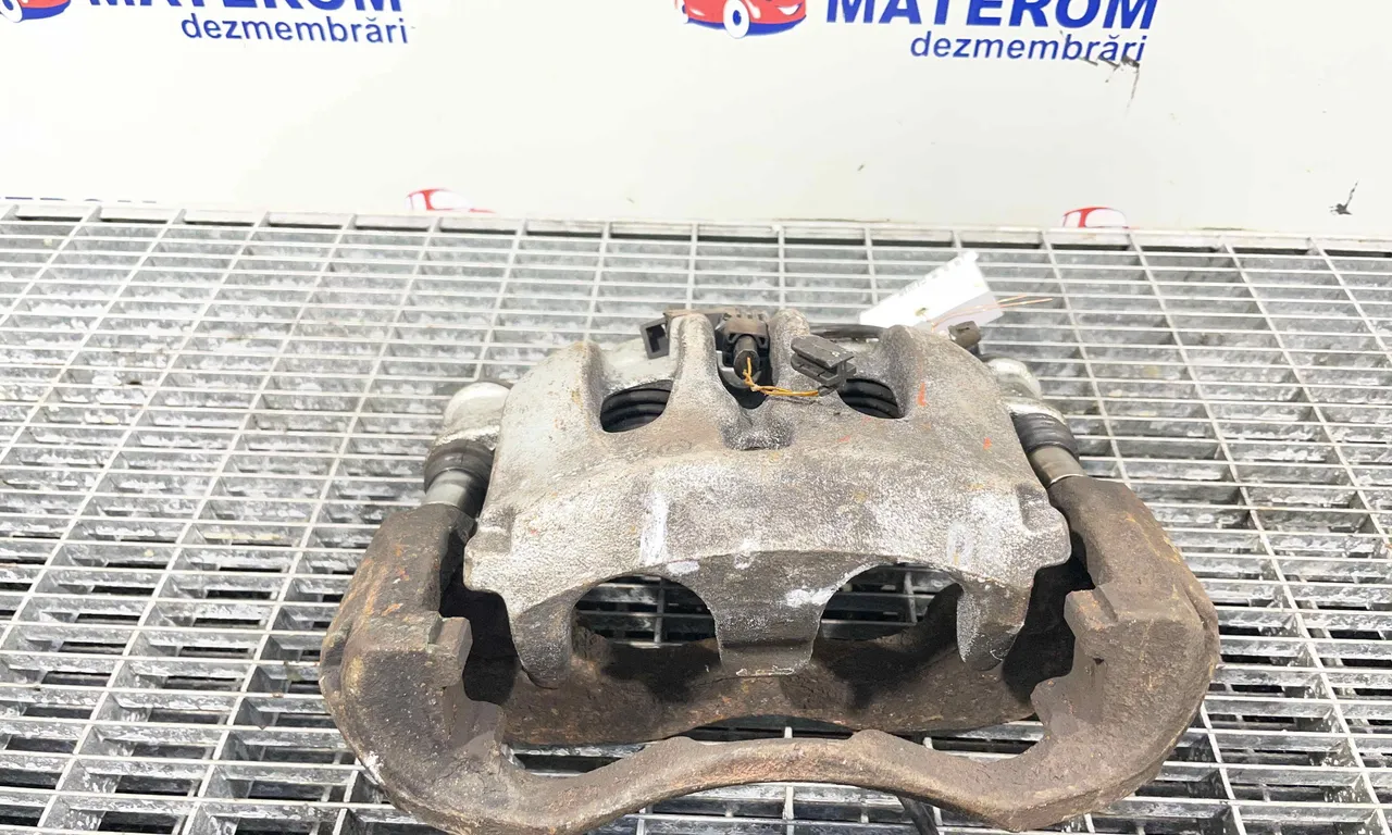 ETRIER FATA DREAPTA MERCEDES VITO / MIXTO 2003-2014