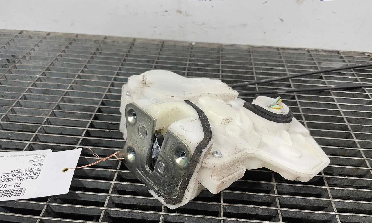 INCUIETOARE USA SPATE DREAPTA MITSUBISHI ASX 2009-2016