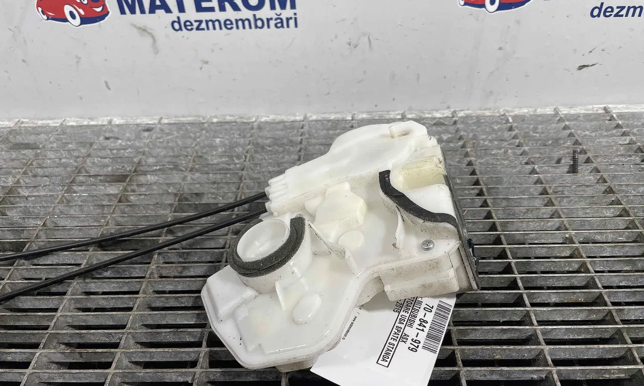 INCUIETOARE USA SPATE STANGA MITSUBISHI ASX 2010-2015