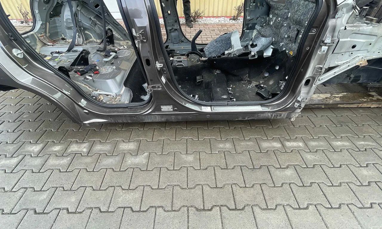 PRAG DREAPTA MITSUBISHI ASX 2009-2016