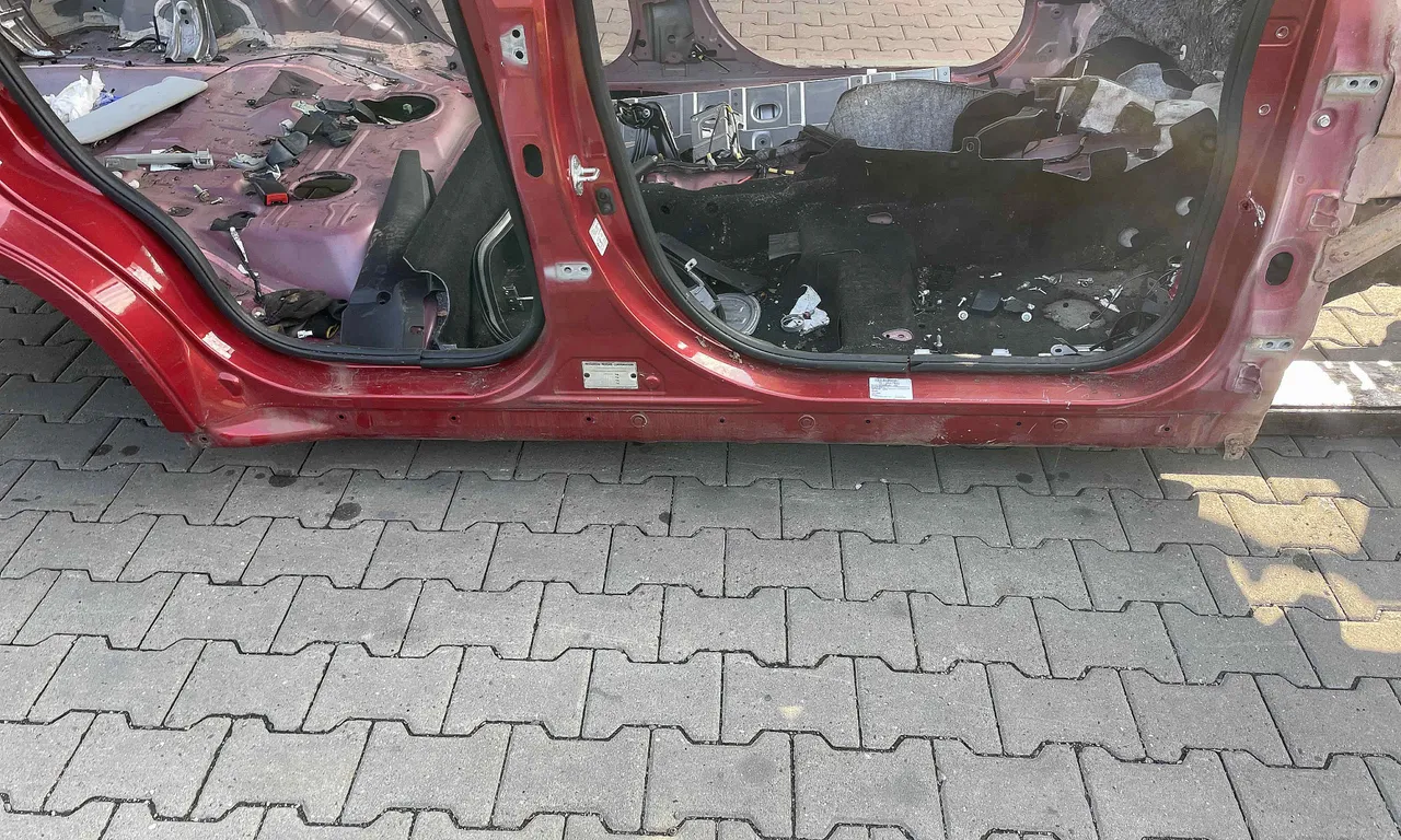 PRAG DREAPTA MITSUBISHI ASX 2009-2016