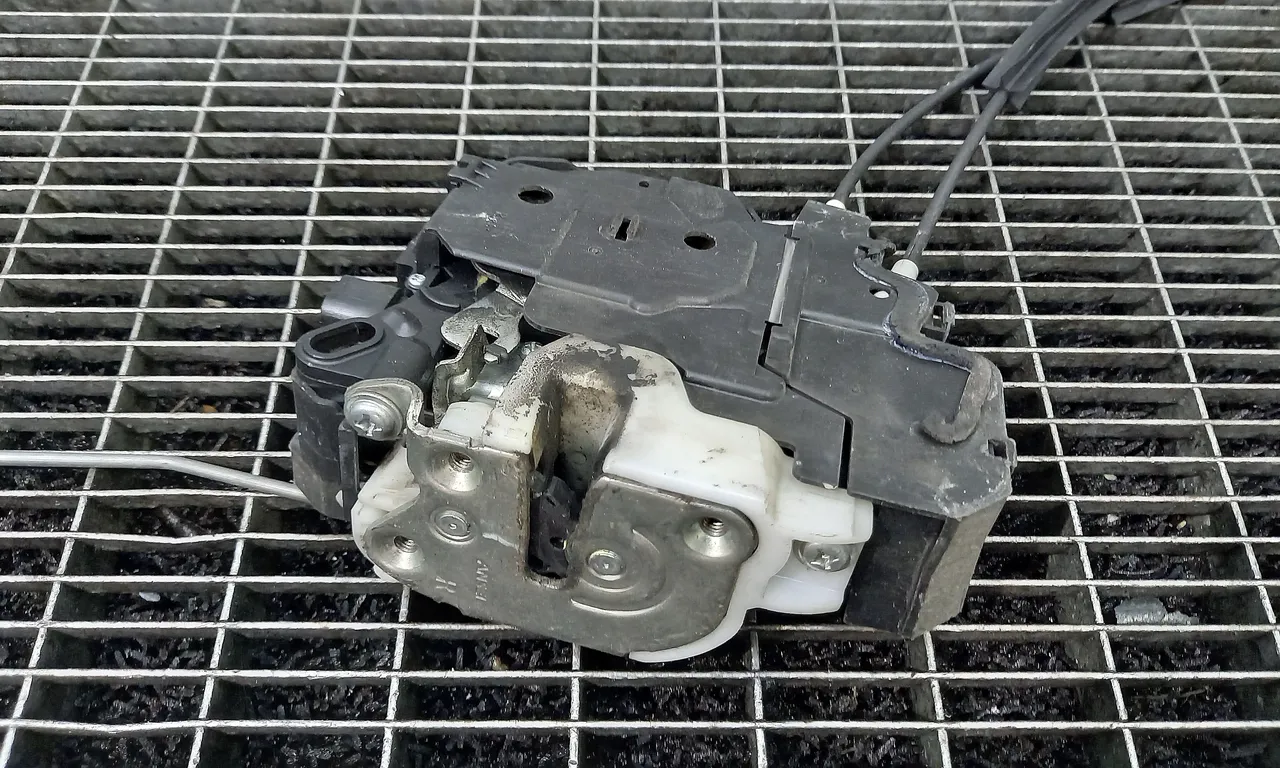 INCUIETOARE USA FATA DREAPTA MITSUBISHI COLT VI 2002-2012