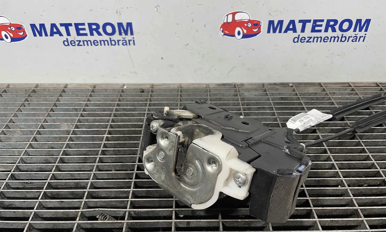 INCUIETOARE USA SPATE DREAPTA MITSUBISHI COLT VI 2002-2012