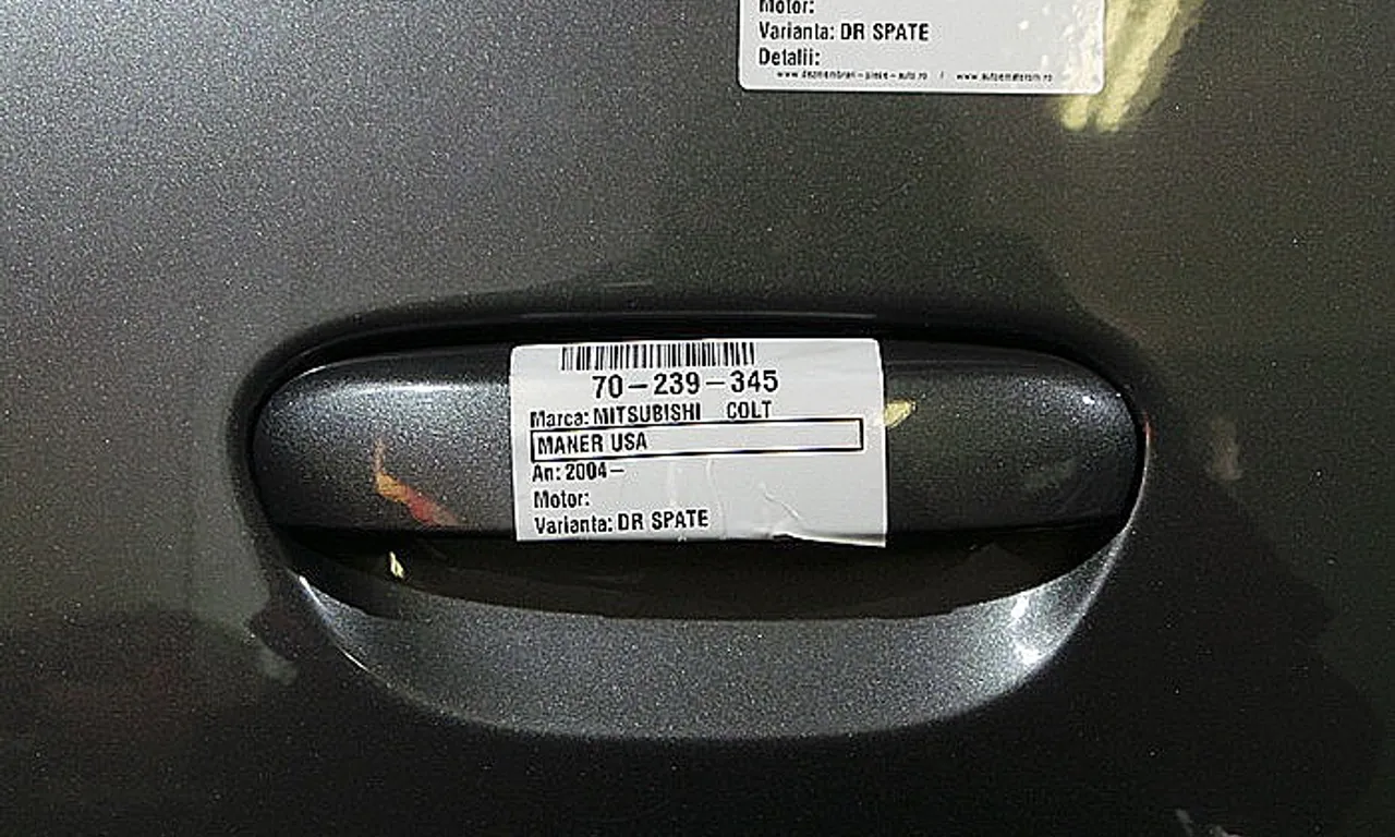 MANER USA SPATE DREAPTA MITSUBISHI COLT VI 2002-2012