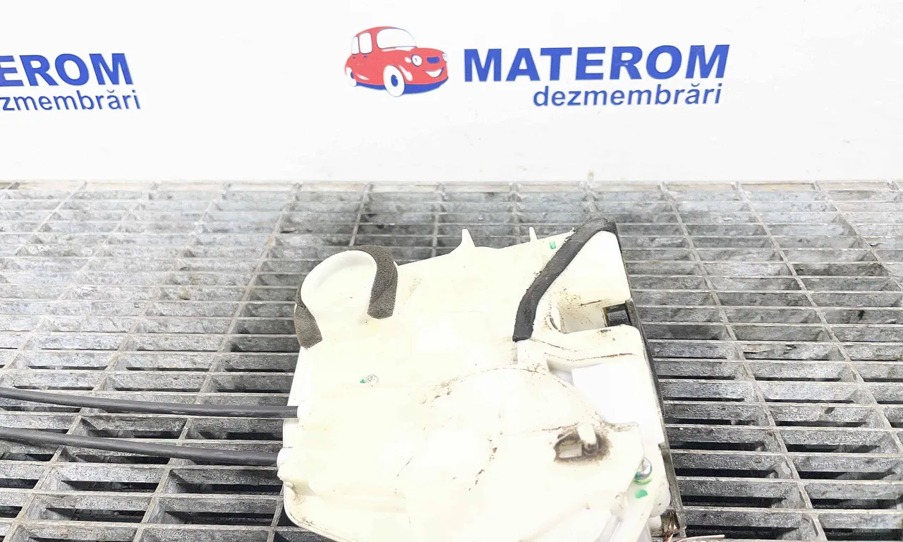 INCUIETOARE USA SPATE DREAPTA MITSUBISHI L200 2015-2019