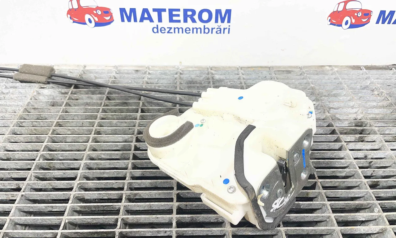 INCUIETOARE USA SPATE STANGA MITSUBISHI L200 2015-2019