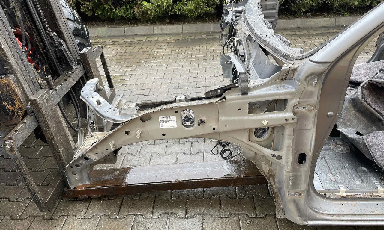 LONJERON STANGA MITSUBISHI L200 2015-2019