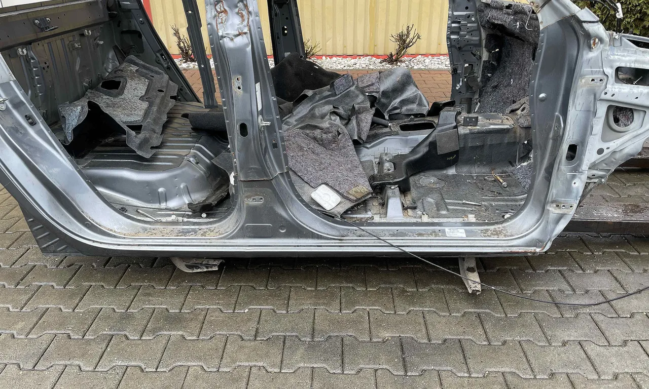 PRAG DREAPTA MITSUBISHI L200 2015-2019
