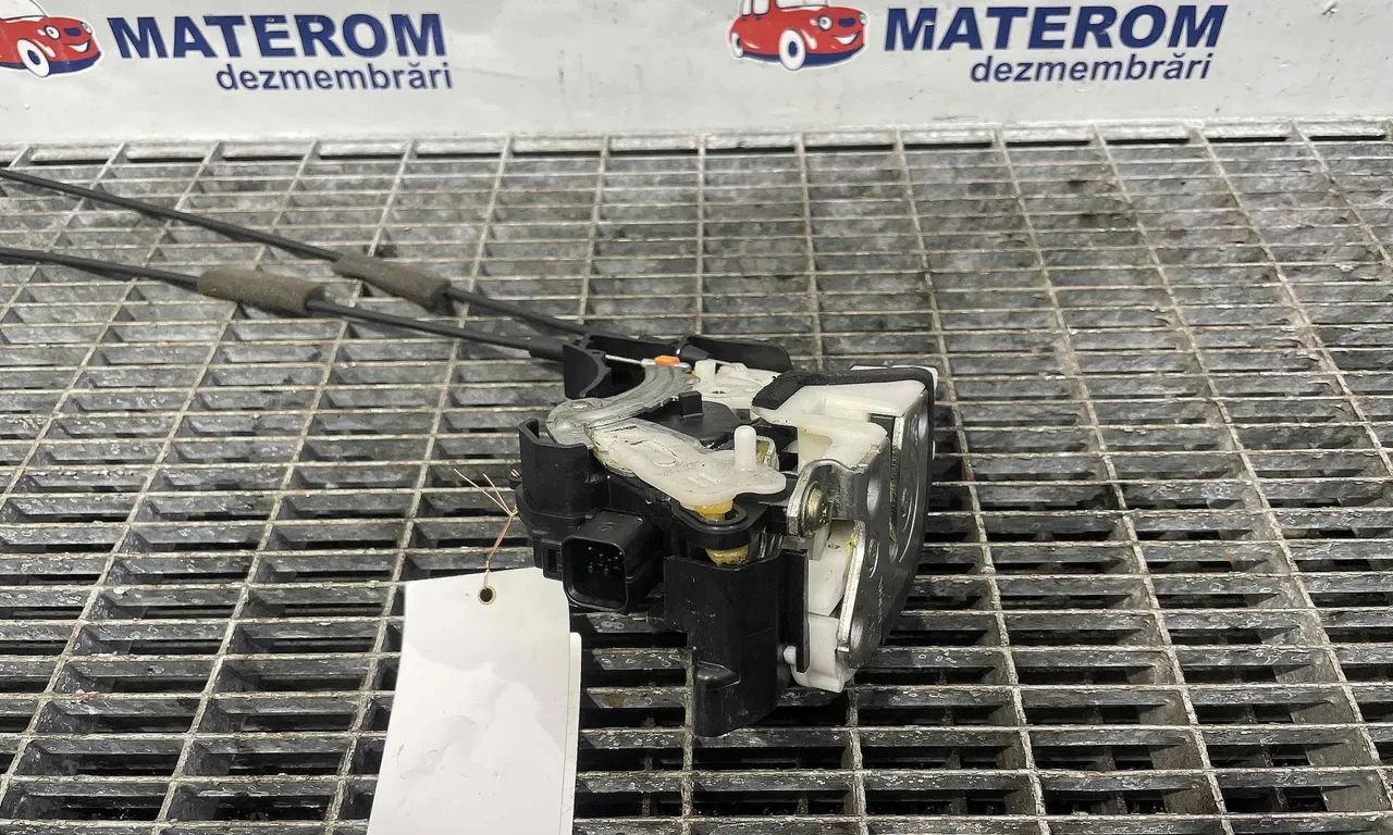 INCUIETOARE USA SPATE DREAPTA MITSUBISHI L200 / TRITON 2006-2015