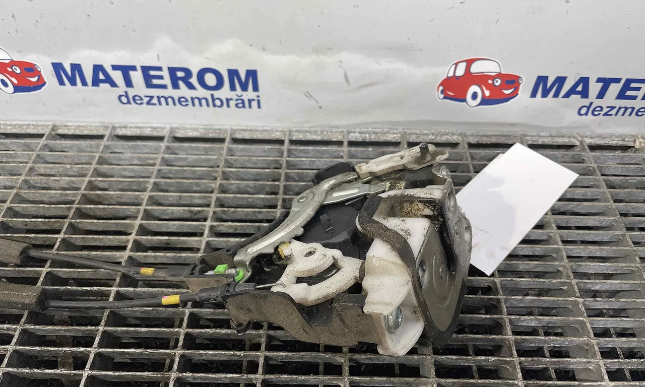 INCUIETOARE USA SPATE STANGA MITSUBISHI L200 / TRITON 2004-2018