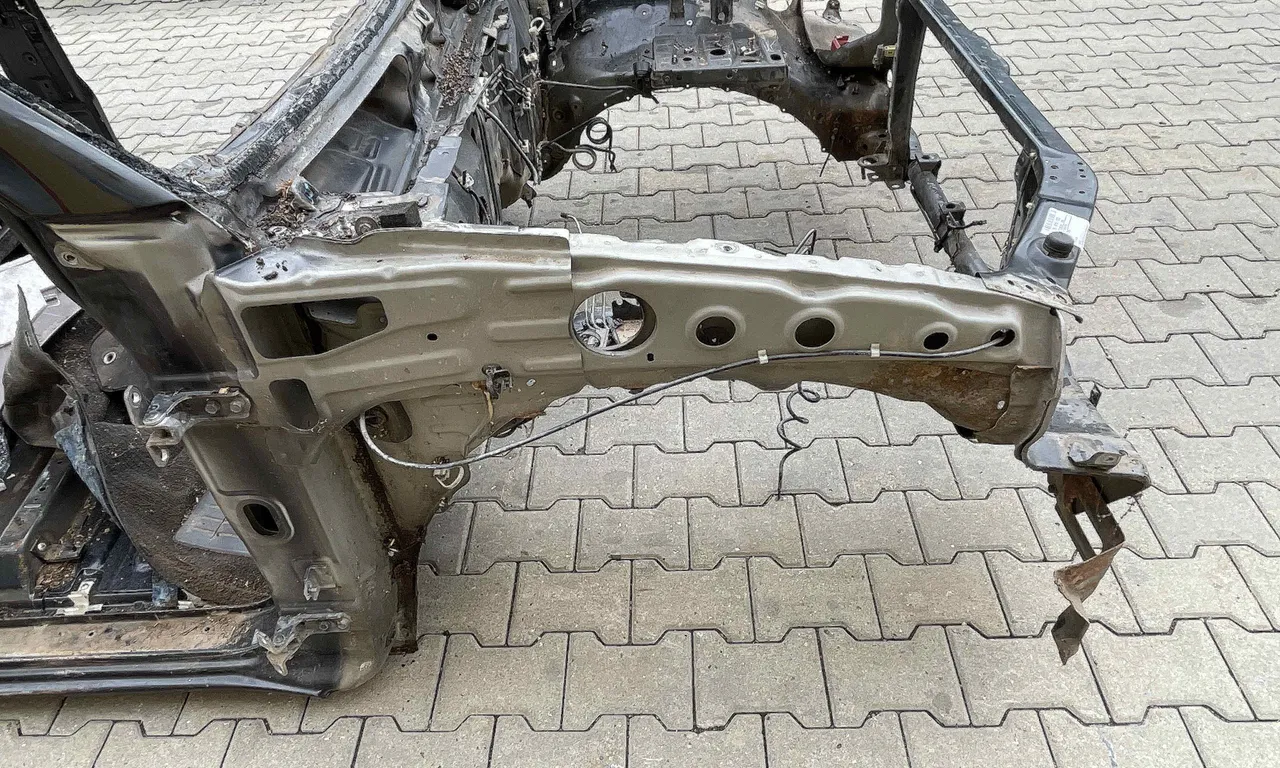 LONJERON DREAPTA MITSUBISHI L200 / TRITON 2004-2018