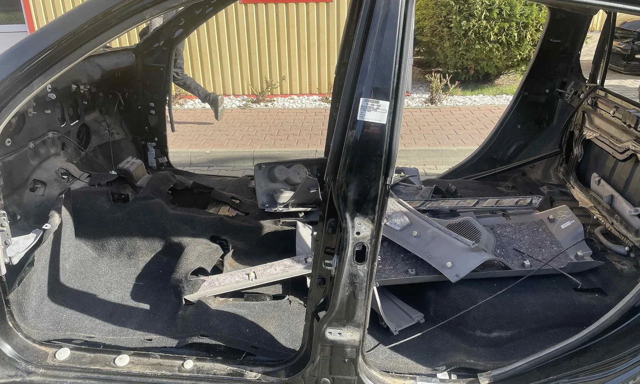 STALP MIJLOC STANGA MITSUBISHI L200 / TRITON 2004-2018