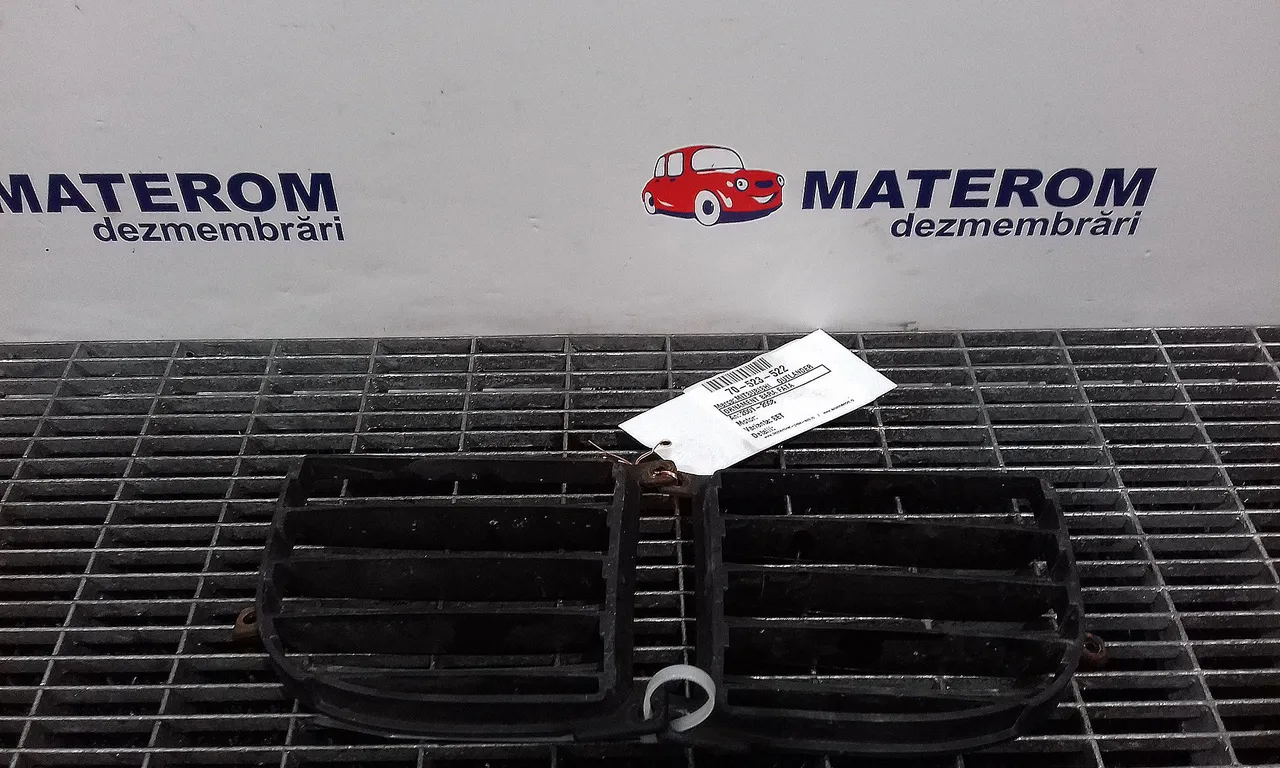 ORNAMENT BARA FATA MITSUBISHI OUTLANDER I 2001-2008
