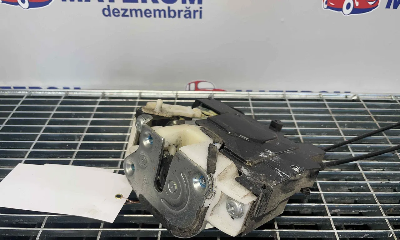 INCUIETOARE USA SPATE DREAPTA MITSUBISHI OUTLANDER II 2005-2012