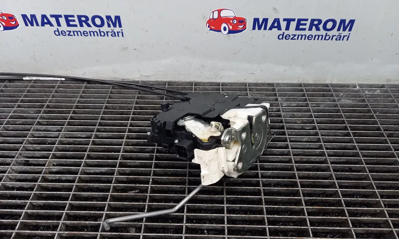 INCUIETOARE USA SPATE DREAPTA MITSUBISHI OUTLANDER II 2005-2012