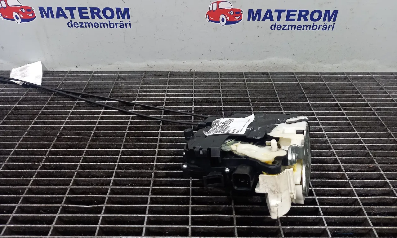 INCUIETOARE USA SPATE DREAPTA MITSUBISHI OUTLANDER II 2005-2012
