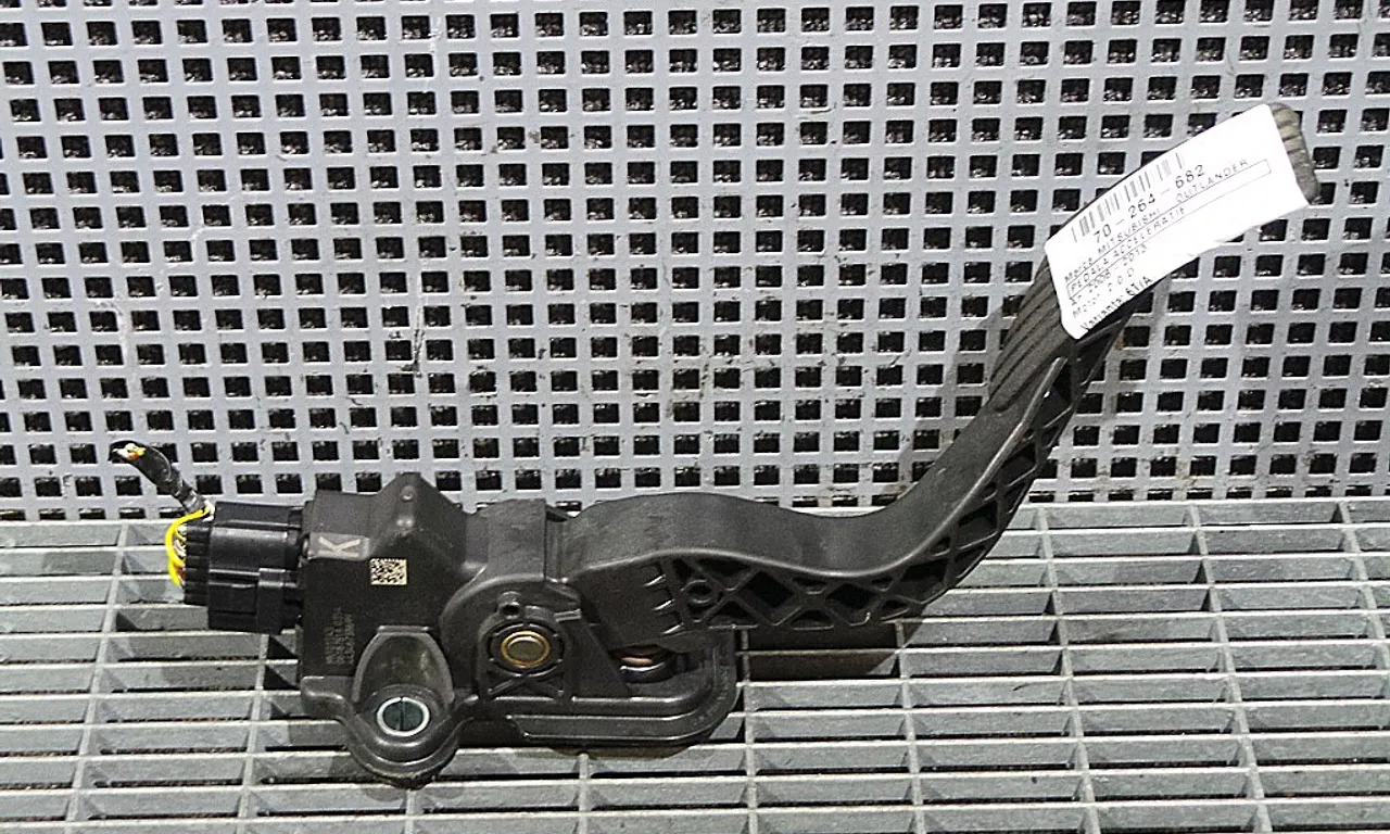 PEDALA ACCELERATIE MITSUBISHI OUTLANDER II 2005-2012