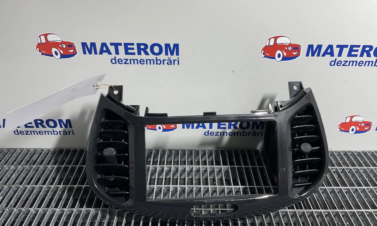 GRILA BORD NISSAN JUKE 2010-2019