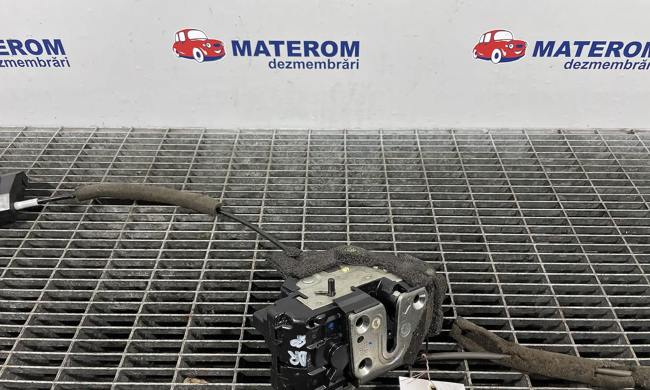 INCUIETOARE USA SPATE DREAPTA NISSAN JUKE 2010-2019