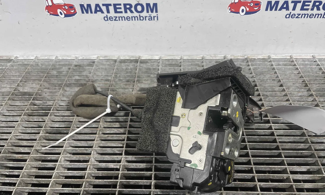 INCUIETOARE USA SPATE DREAPTA NISSAN JUKE 2010-2019