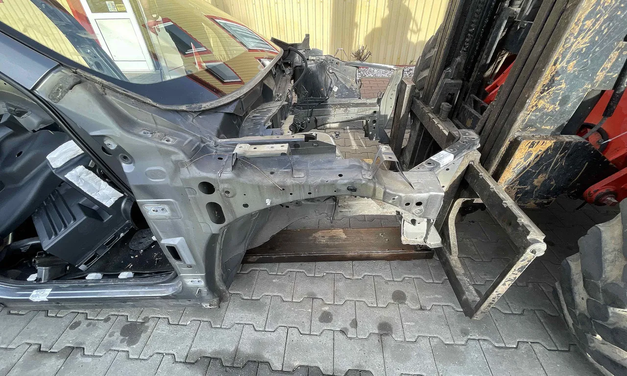 LONJERON DREAPTA NISSAN JUKE 2010-2019