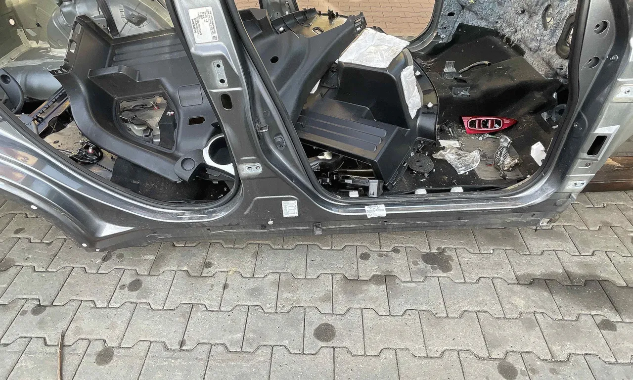PRAG DREAPTA NISSAN JUKE 2010-2019