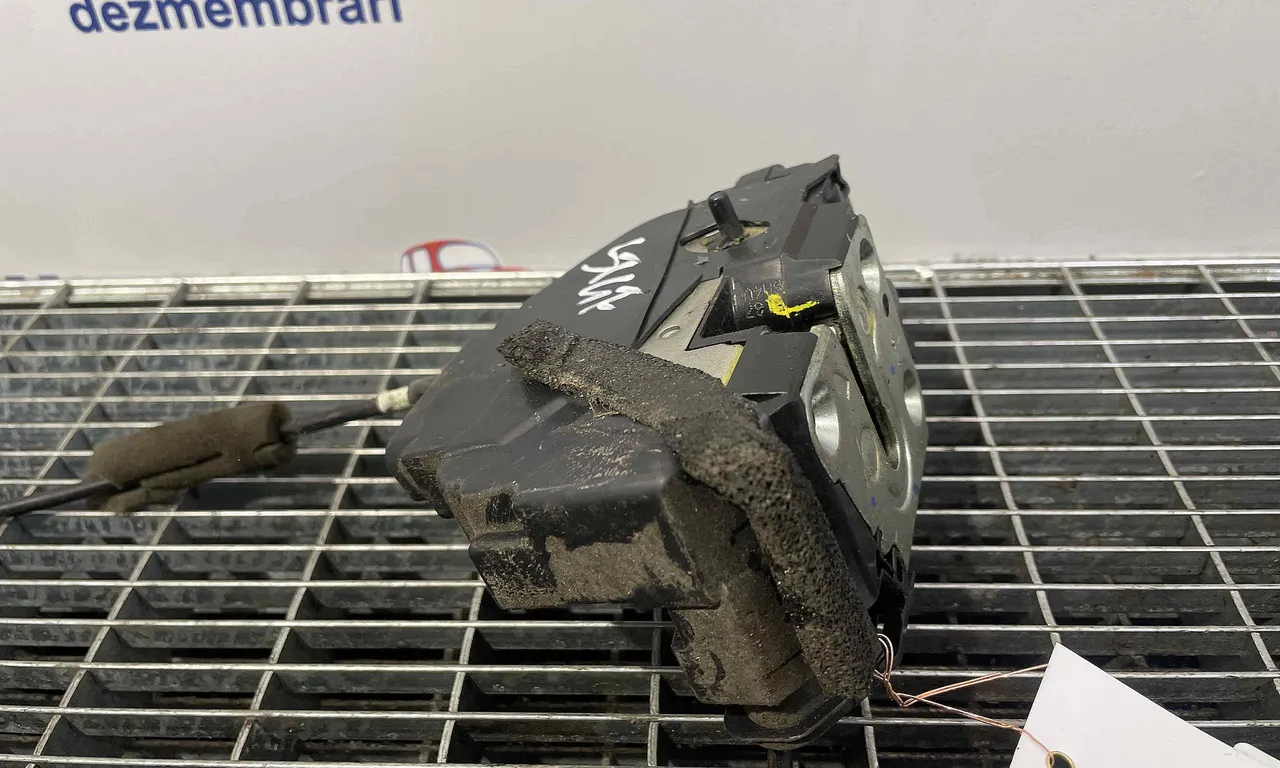 INCUIETOARE USA FATA STANGA NISSAN NAVARA 2014-2019