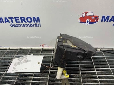 INCUIETOARE USA SPATE STANGA NISSAN NAVARA 2.3 dCi 2014-2019 oe 825014JK0A, vedere frontata