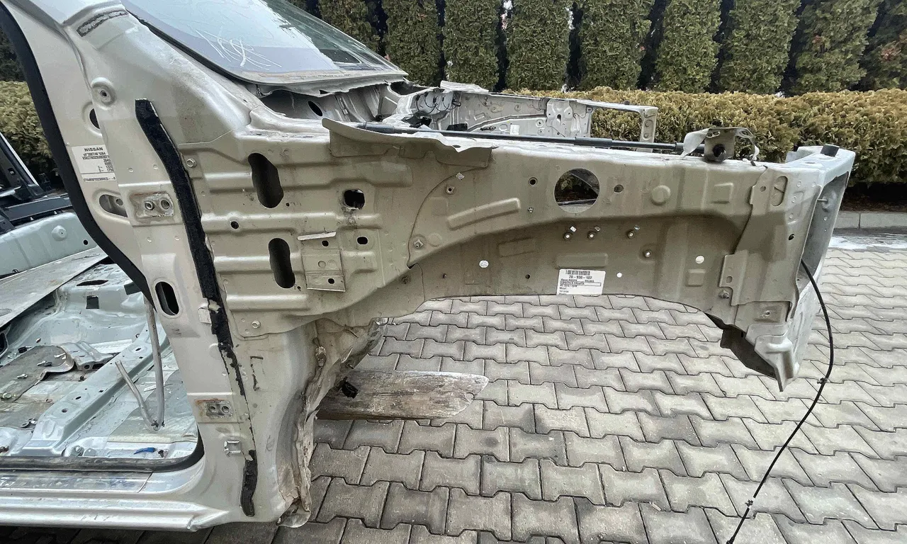 LONJERON DREAPTA NISSAN NAVARA 2014-2019
