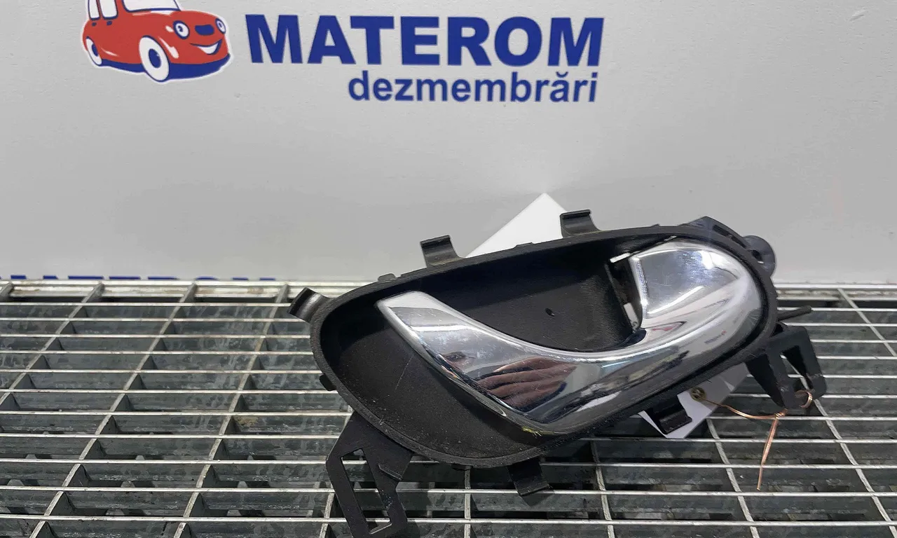 MANER USA FATA DREAPTA NISSAN NAVARA 2014-2019