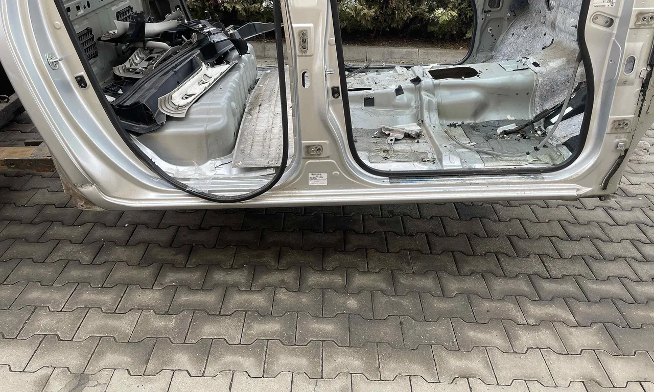 PRAG DREAPTA NISSAN NAVARA 2014-2019