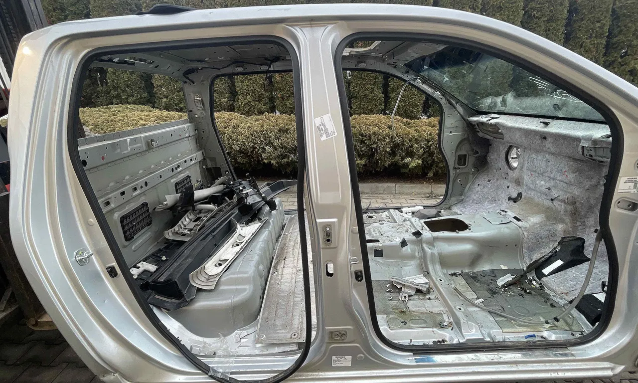 STALP MIJLOC DREAPTA NISSAN NAVARA 2014-2019