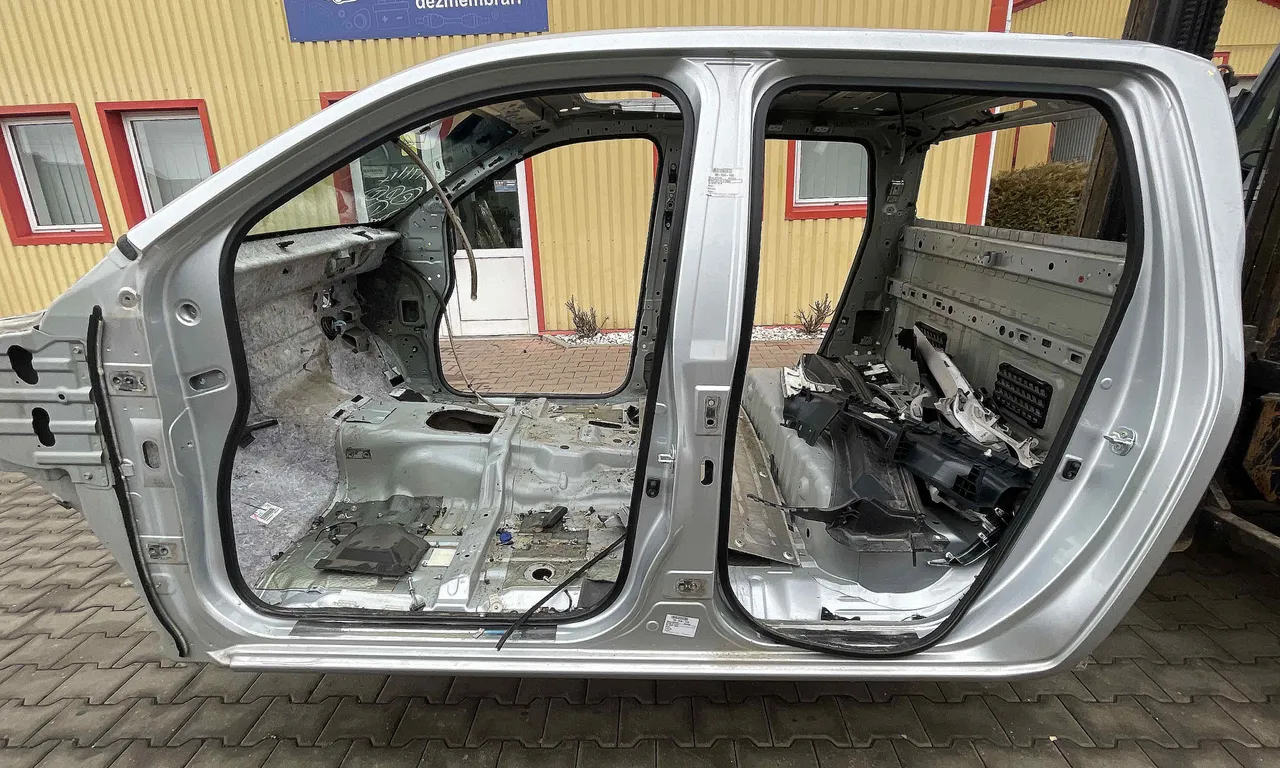 STALP MIJLOC STANGA NISSAN NAVARA 2014-2019
