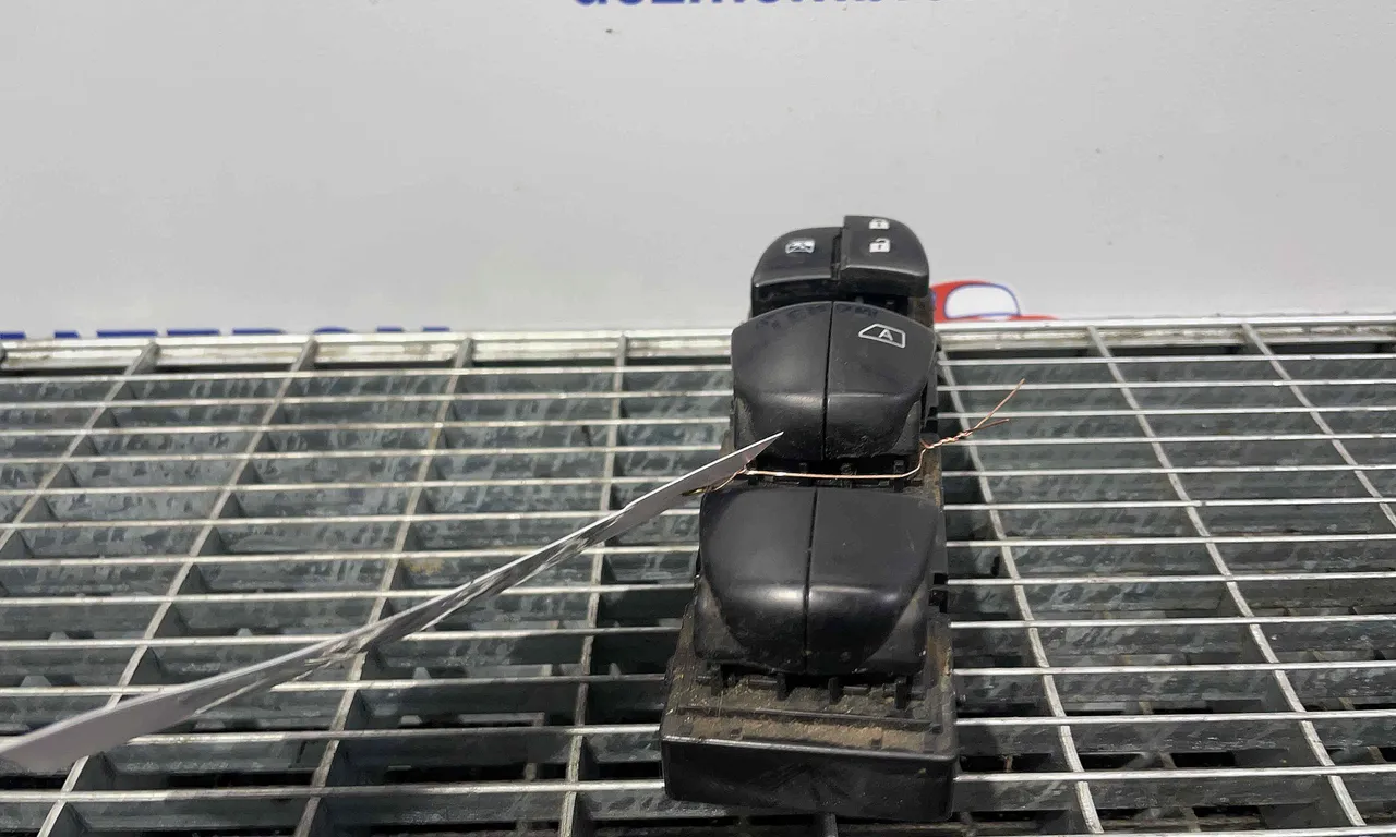 INTRERUPATOR GEAMURI NISSAN NAVARA 2014-2019