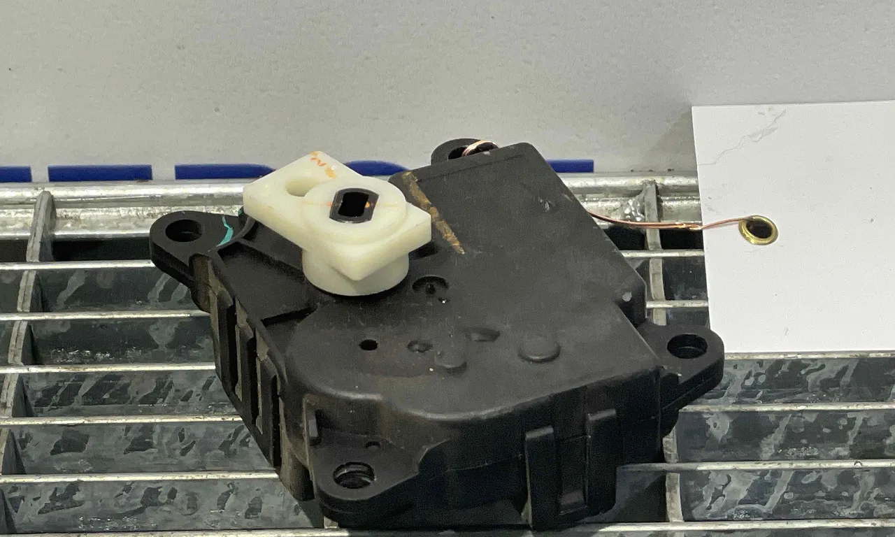 MOTORAS CLAPETA INCALZIRE NISSAN NAVARA 2014-2019