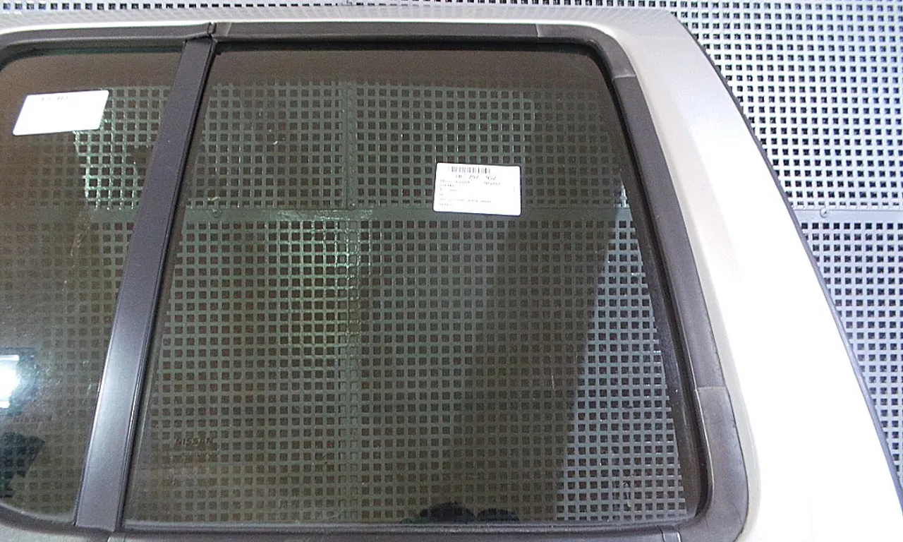 GEAM SPATE MARE DREAPTA NISSAN NAVARA 2004-2010