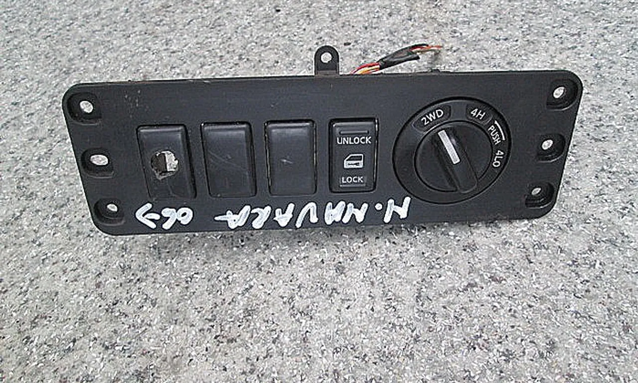 INTRERUPATOR 4X4 NISSAN NAVARA 2004-2010