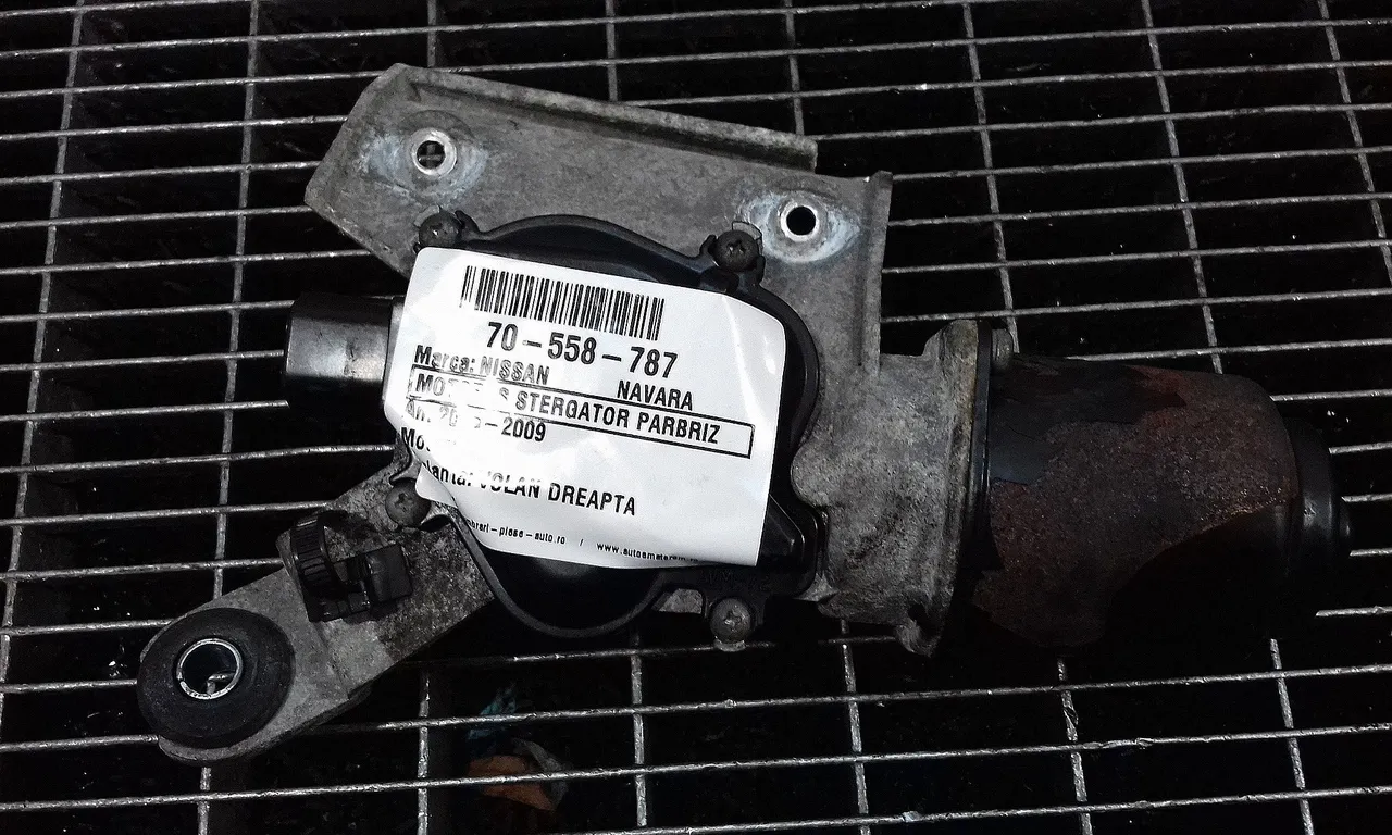 MOTORAS STERGATOR PARBRIZ NISSAN NAVARA 2004-2010