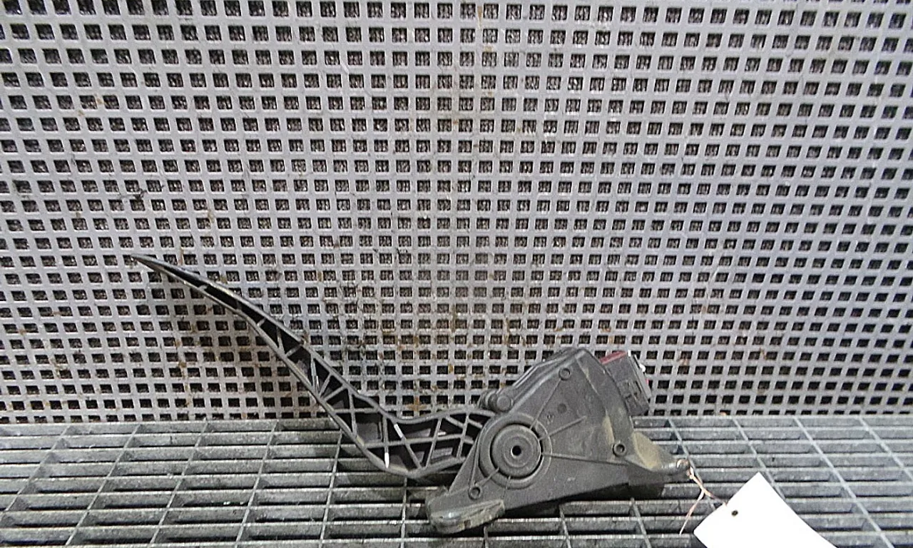PEDALA ACCELERATIE NISSAN NAVARA 2004-2010