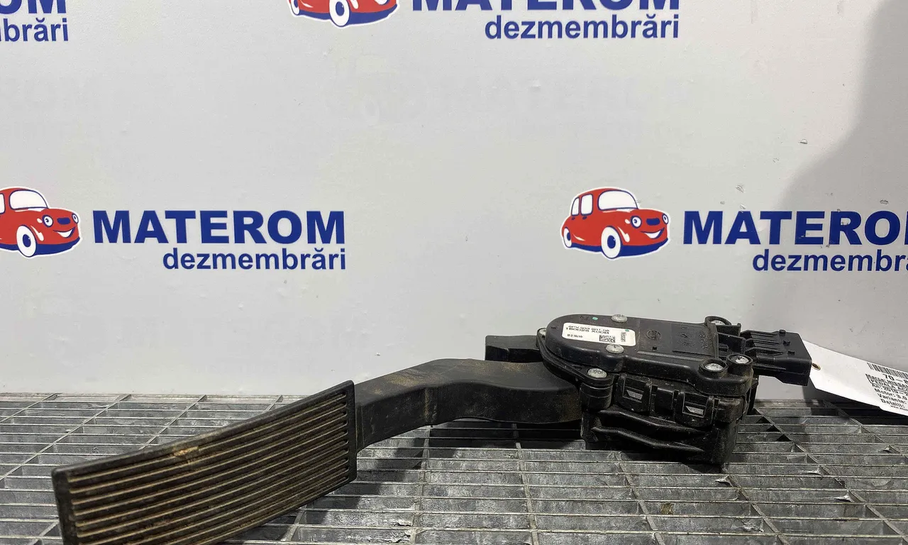 PEDALA ACCELERATIE NISSAN NAVARA 2004-2013