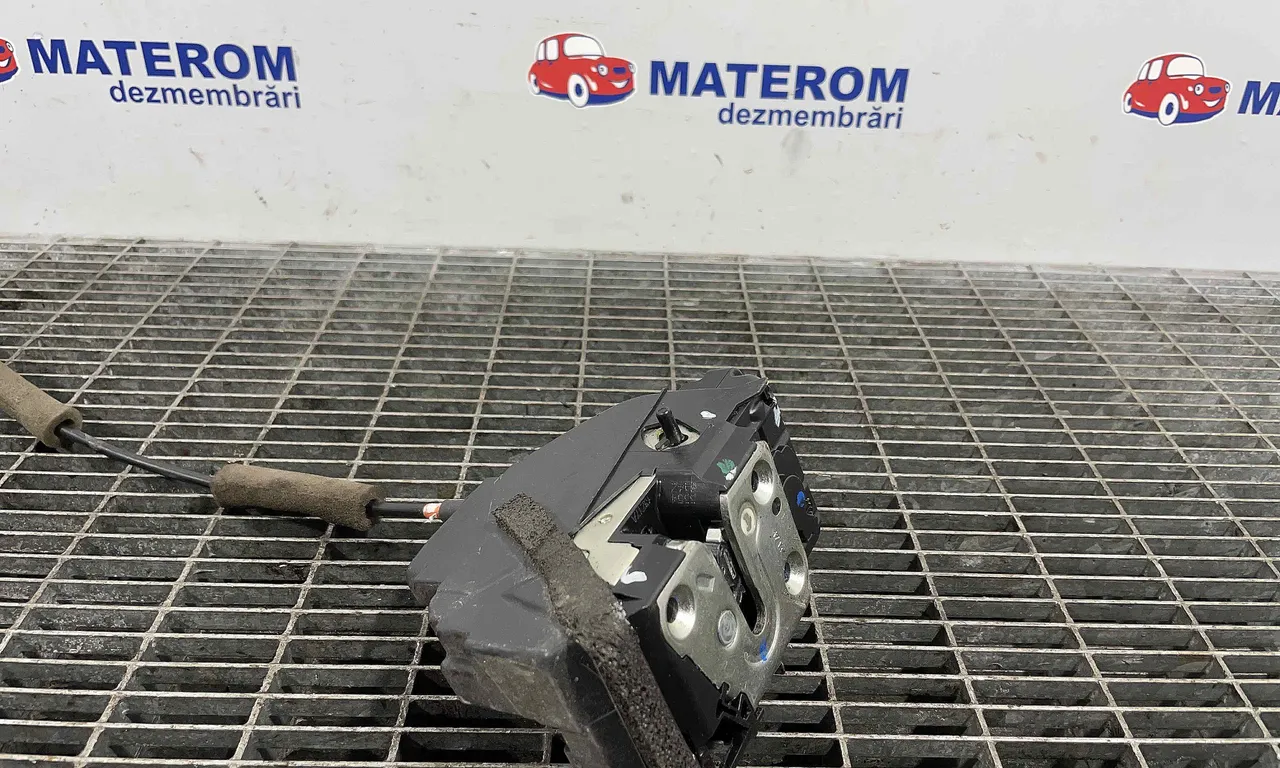 INCUIETOARE USA SPATE STANGA NISSAN NOTE 2012-2019