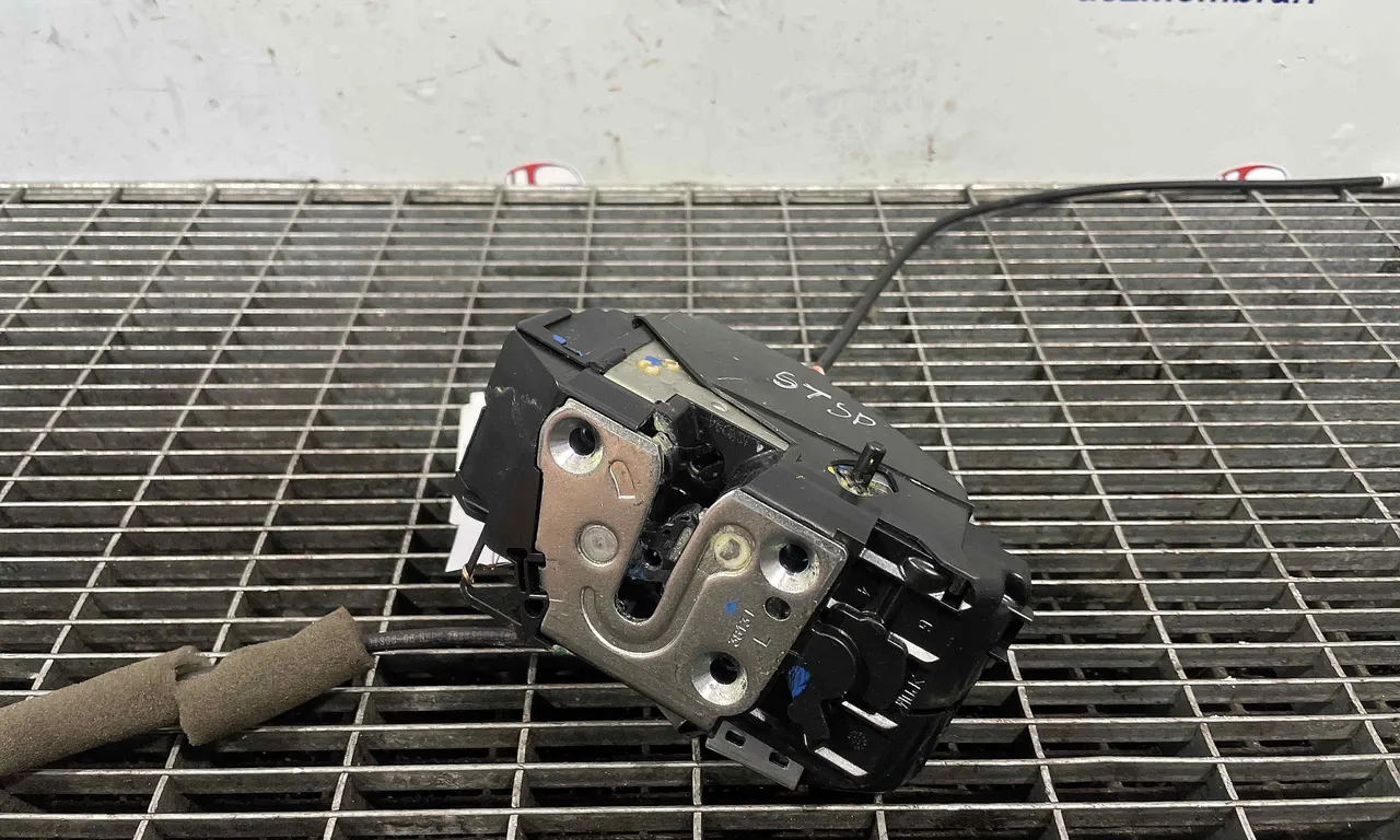 INCUIETOARE USA SPATE STANGA NISSAN NOTE 2012-2019