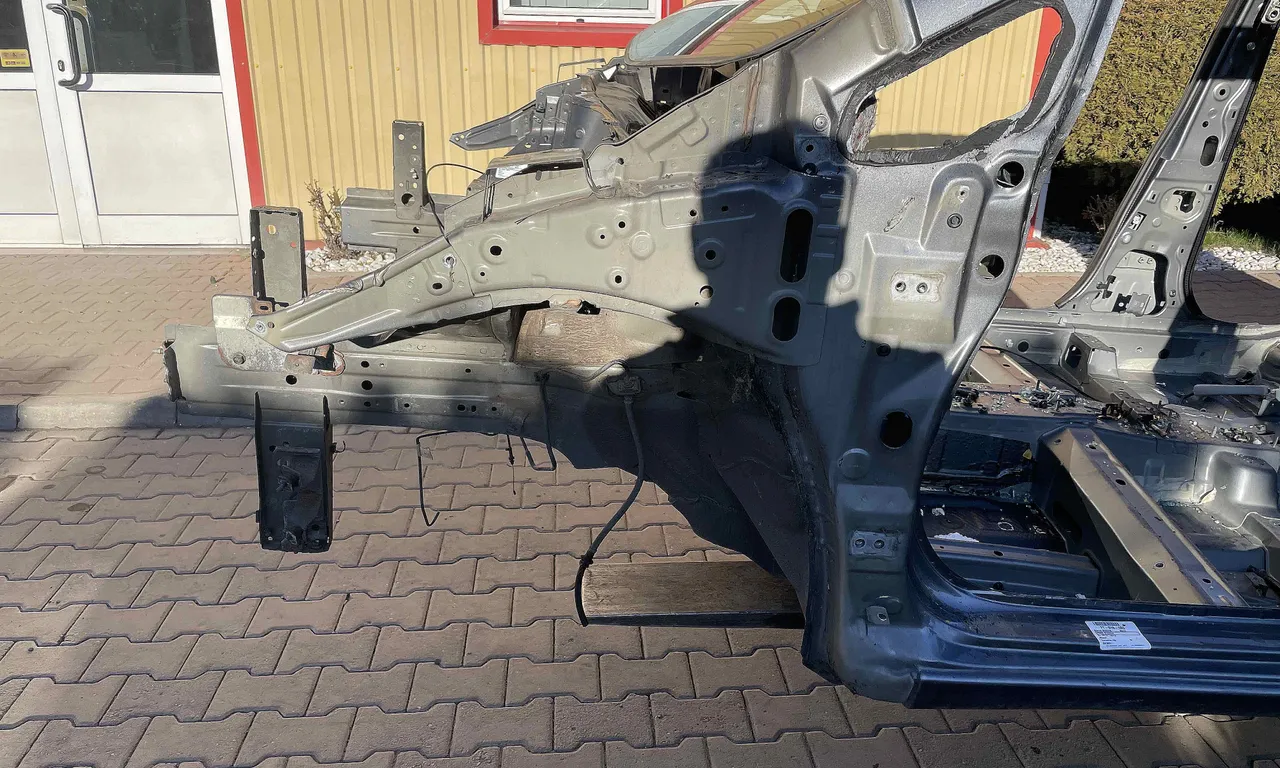 LONJERON STANGA NISSAN NOTE 2012-2019