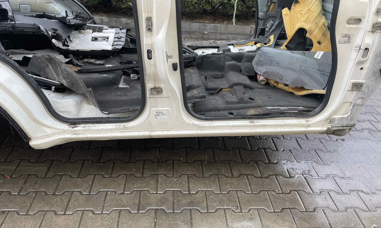 PRAG DREAPTA NISSAN PATHFINDER III 2005-2013