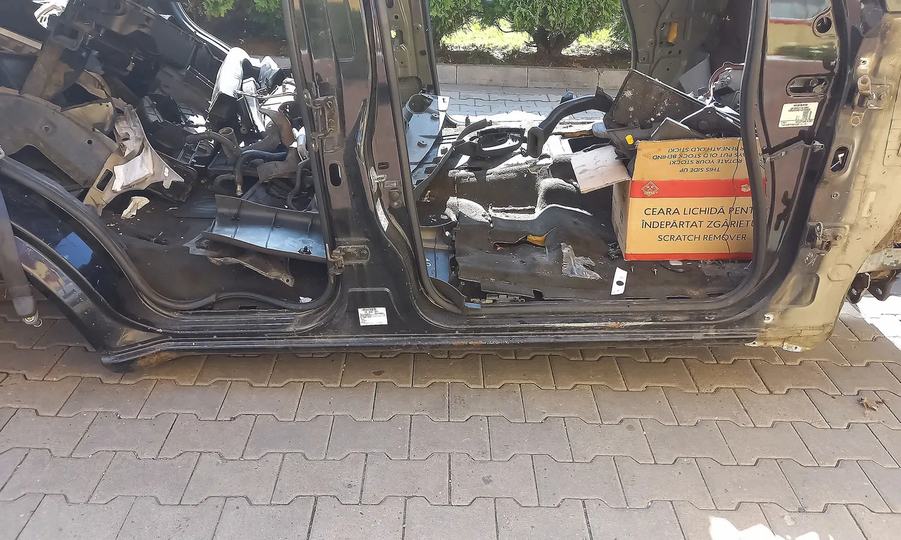 PRAG DREAPTA NISSAN PATHFINDER III 2005-2010
