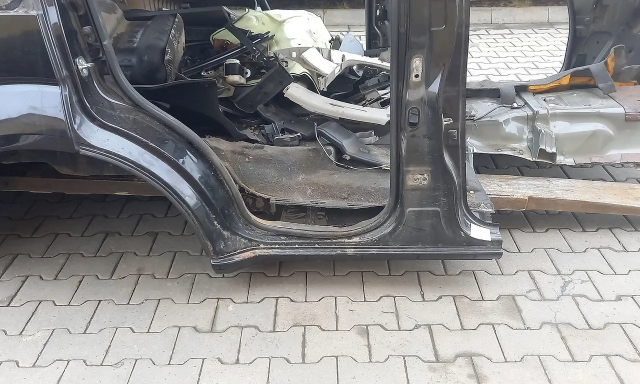PRAG DREAPTA NISSAN PATHFINDER III 2005-2010